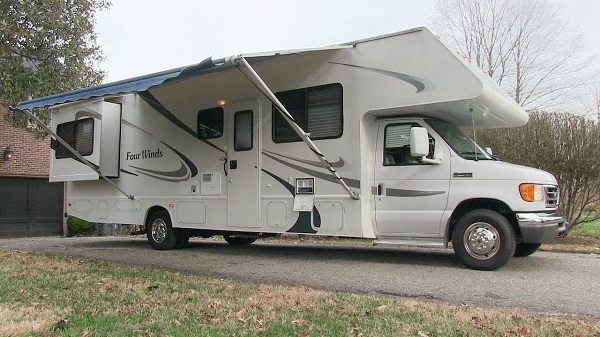 fourwinds-rv-covers-lifestyle.jpg